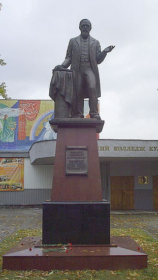 Памятник В. О. Ключевскому в Пензе