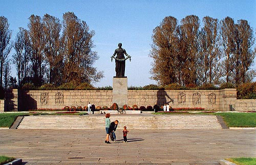 Санкт-Петербургское Пискаревское мемориальное кладбище