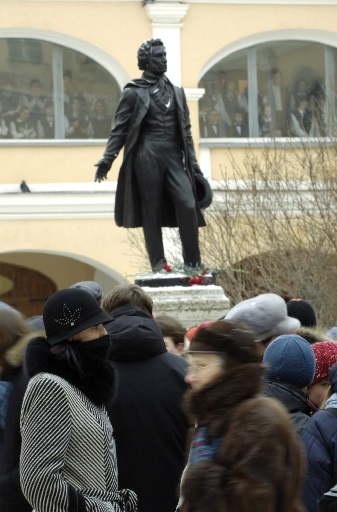 День памяти А. С. Пушкина во дворике музея-квартиры на Мойке, д. 12