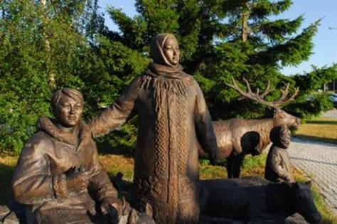 Памятник семье. Ханты-Мансийск, Россия 