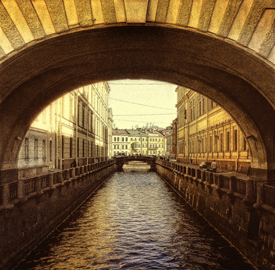 Лебяжья канавка, соединяющая реки Неву и Мойку в Санкт-Петербурге