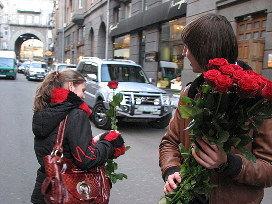 В этот день женщинам дарят цветы
