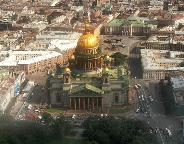 Вид современного Петербурга в районе Исаакиевского собора