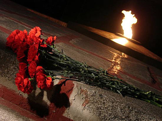 Вечный огонь на могиле Неизвестного солдата