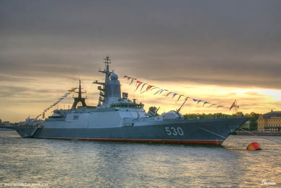 Военные корабли на Неве в День Военно-Морского флота