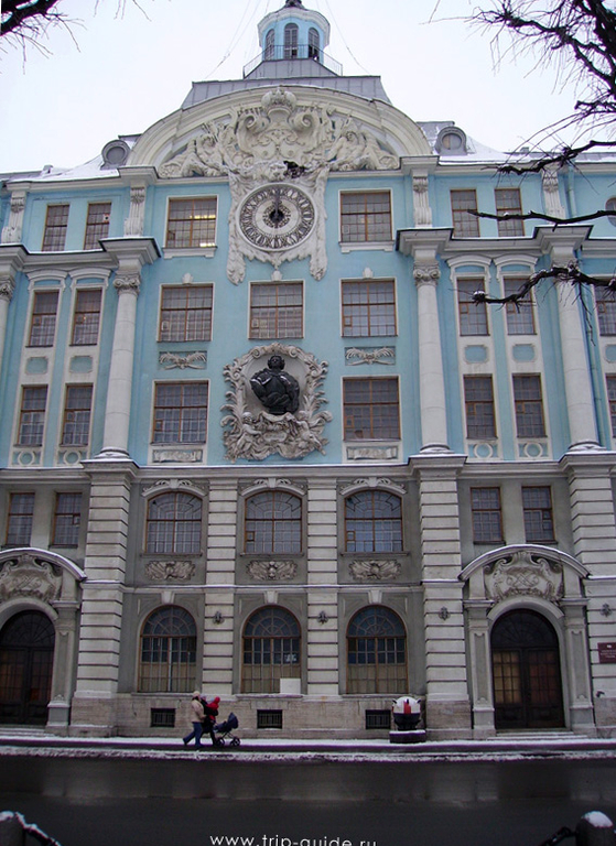 Фасад Нахимовского военно-морского училища