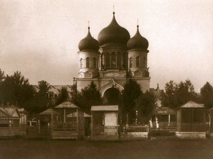 Церковь во имя Нерукотворного Образа Христа Спасителя на Волковском православном кладбище (перестроена в 1936 г. под цех завода 