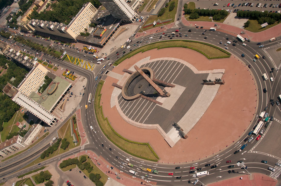 Монумент героическим защитникам Ленинграда, площадь Победы