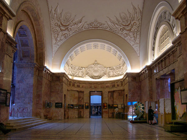 Вестибюль музея