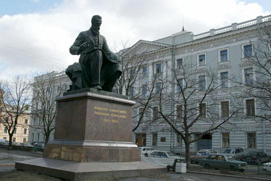 Памятник Н. А. Римскому-Корсакову (1844-1908) возле здания Консерватории