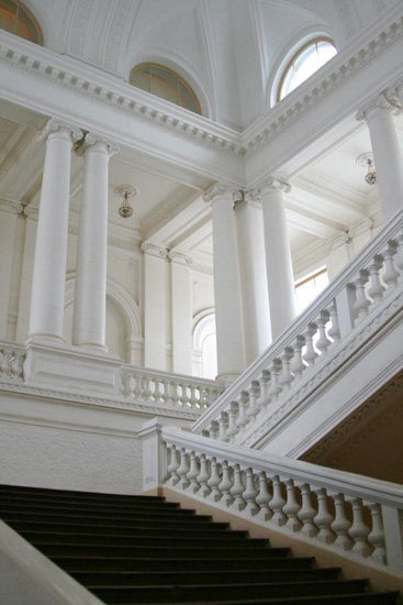 Парадная лестница главного здания Политехнического университета