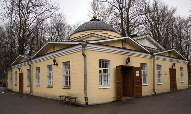 Церковь Святителя Николая Чудотворца  на Большеохтинском кладбище