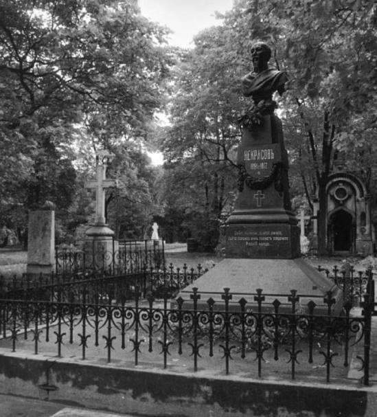 Надгробие поэта и писателя Н. А. Некрасова (1821-1877)