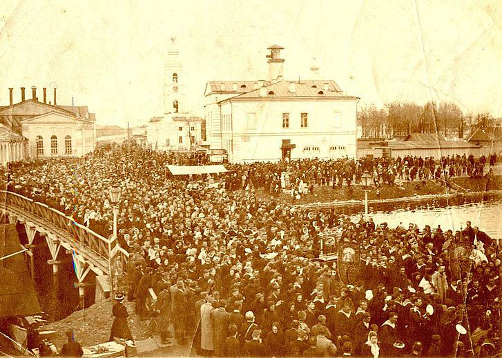 Крестный ход от собора. Фото 1903 года