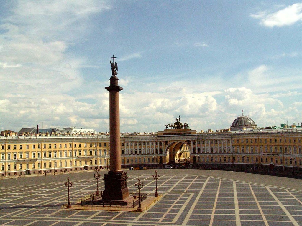 Дворцовая площадь, Александровская колонна