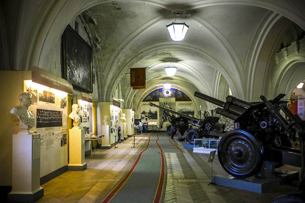 Залы артиллерийского музея