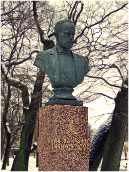 Памятник П.И. Чайковскому в Таврическом саду