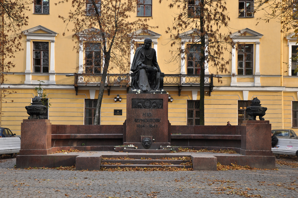 Памятник М. Ю. Лермонтову, Лермонтовский пр., 54
