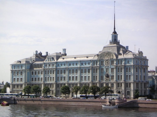 Здание Нахимовского военно-морского училища