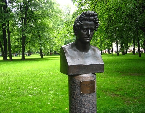 Бюст Карла Брюлова в Михайловском саду