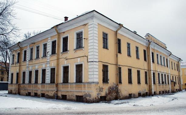 Здание Семеновского полка, угол пр. Загородного и ул. Звенигородской