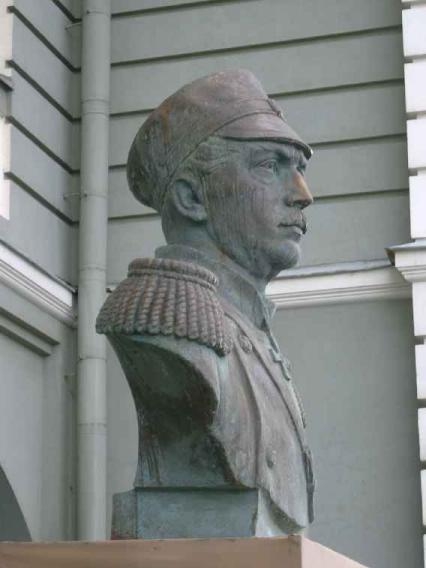 Памятник, Петроградская наб., 2-4