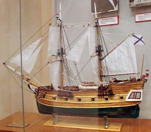 Пакетбот «Святой Павел», спущен на воду в 1740 г. Под командованием капитана А. Чирикова принимал участие во Второй Камчатской экспедиции