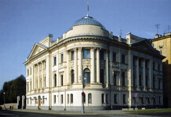 Здание Дворца великого князя Николая Николаевича младшего, Петровская набережная, 2