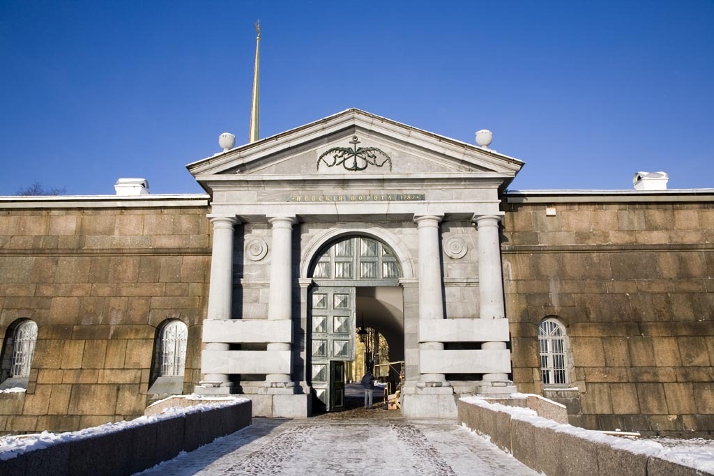 Невские ворота Петропавловской крепости