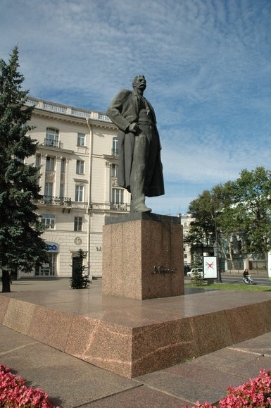Памятник, угол Кронверкского и Каменноостровского проспектов