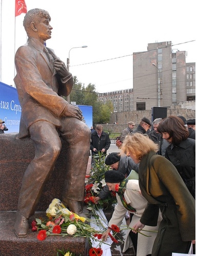 Памятник С.А. Есенину на пересечении Северного проспекта и улицы Есенина