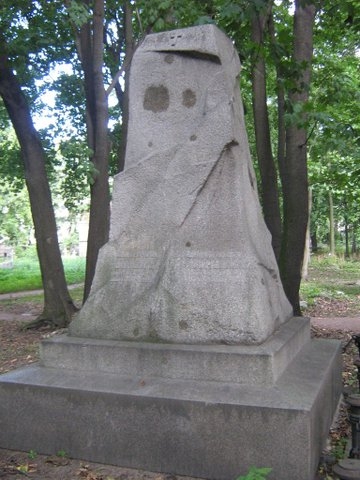 Надгробие Э. Направника на Новодевичьем кладбище в Санкт-Петербурге