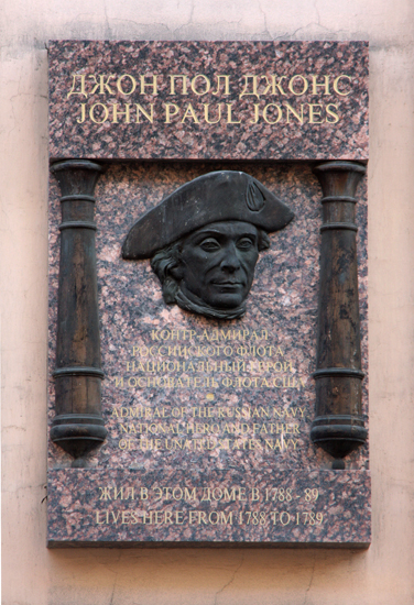 Мемориальная доска на доме, где жил Дж. П. Джонс (ул. Большая Морская, д. 23)