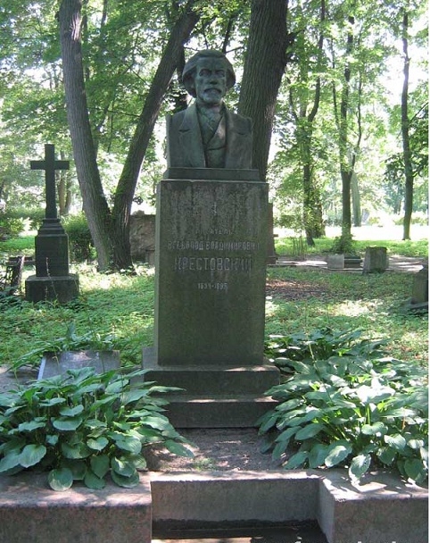 Памятник на могиле В. Крестовского в Петербурге на Никольском кладбище Александро-Невской лавры