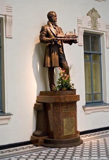Памятник, Загородный пр., 52