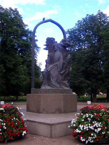 Памятник, Каменноостровский пр., 25-27