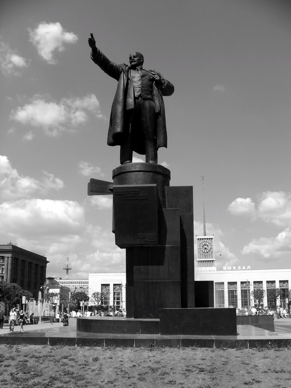 Памятник Ленину на площади Ленина, архитектор В.А. Щуко