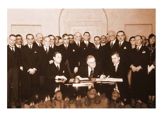 Подписание Пакта Рериха руководителями 20 латиноамериканских стран и США. Вашингтон, 1935 г.