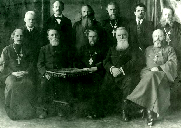 Наставники и служащие Высших богословских курсов в Ленинграде. 11 апреля 1927 г. Протоиерей М. П. Чельцов стоит крайний справа