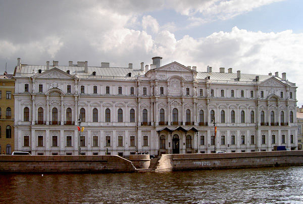 Ново-Михайловский дворец, Дворцовая наб., 18
