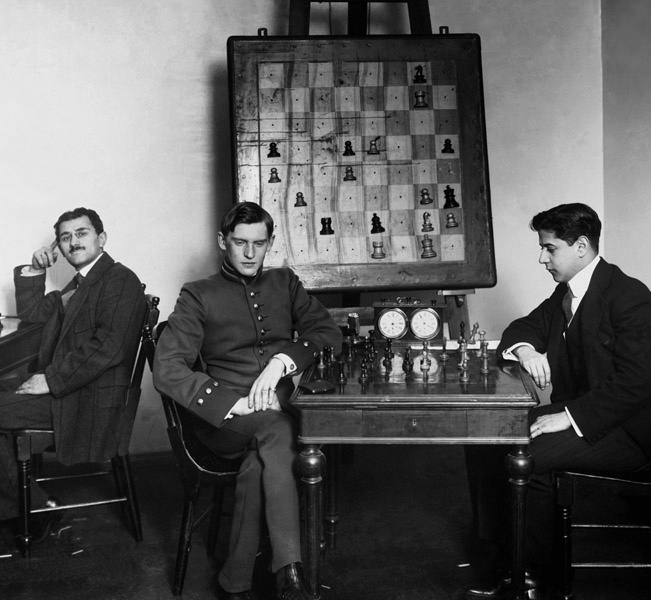 А. Алехин и Х. Р. Капабланка на петербургском шахматном турнире 1914 года.