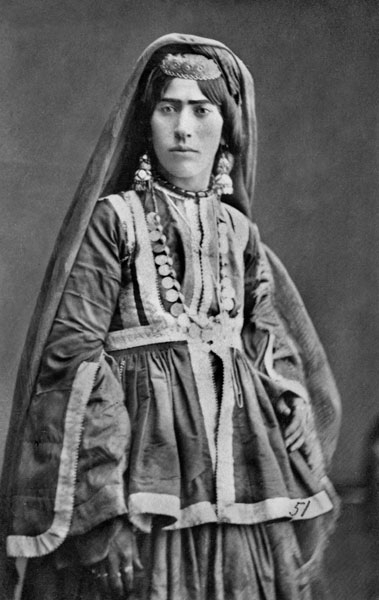 Молодая азербайджанка из Шемахи. Азербайджан. 1883 г.