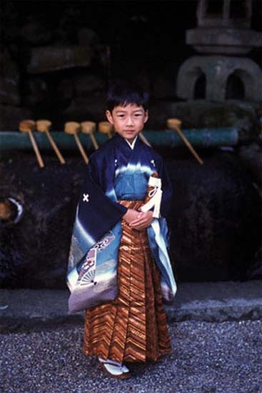 Японский мальчик в национальной одежде