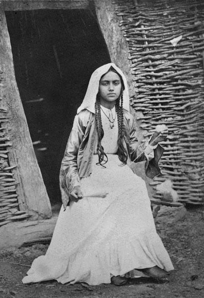 Девушка абхазка. Фото Барканова. 1881 г.