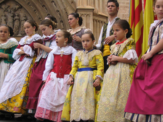 Испанцы в национальных костюмах