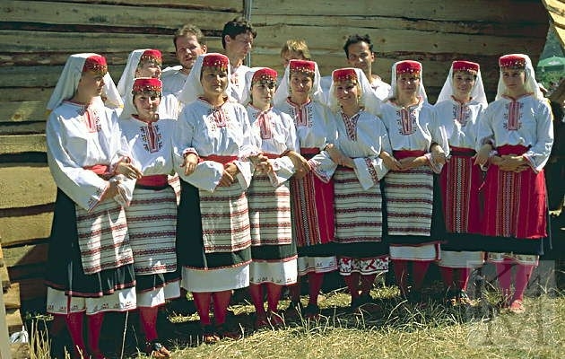 Венгры в национальных костюмах