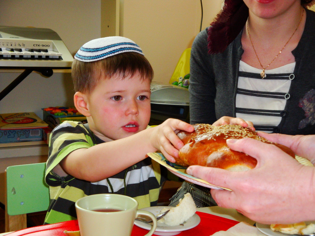 В Шаббат главное на столе это хала - еврейский праздничный хлеб